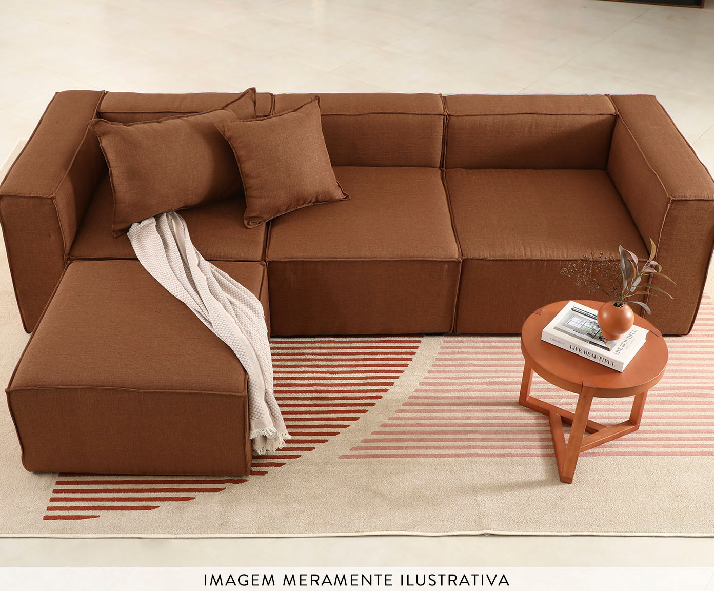 Sof&aacute; 3 M&oacute;dulos e Puff Mensa Fendi - image 1