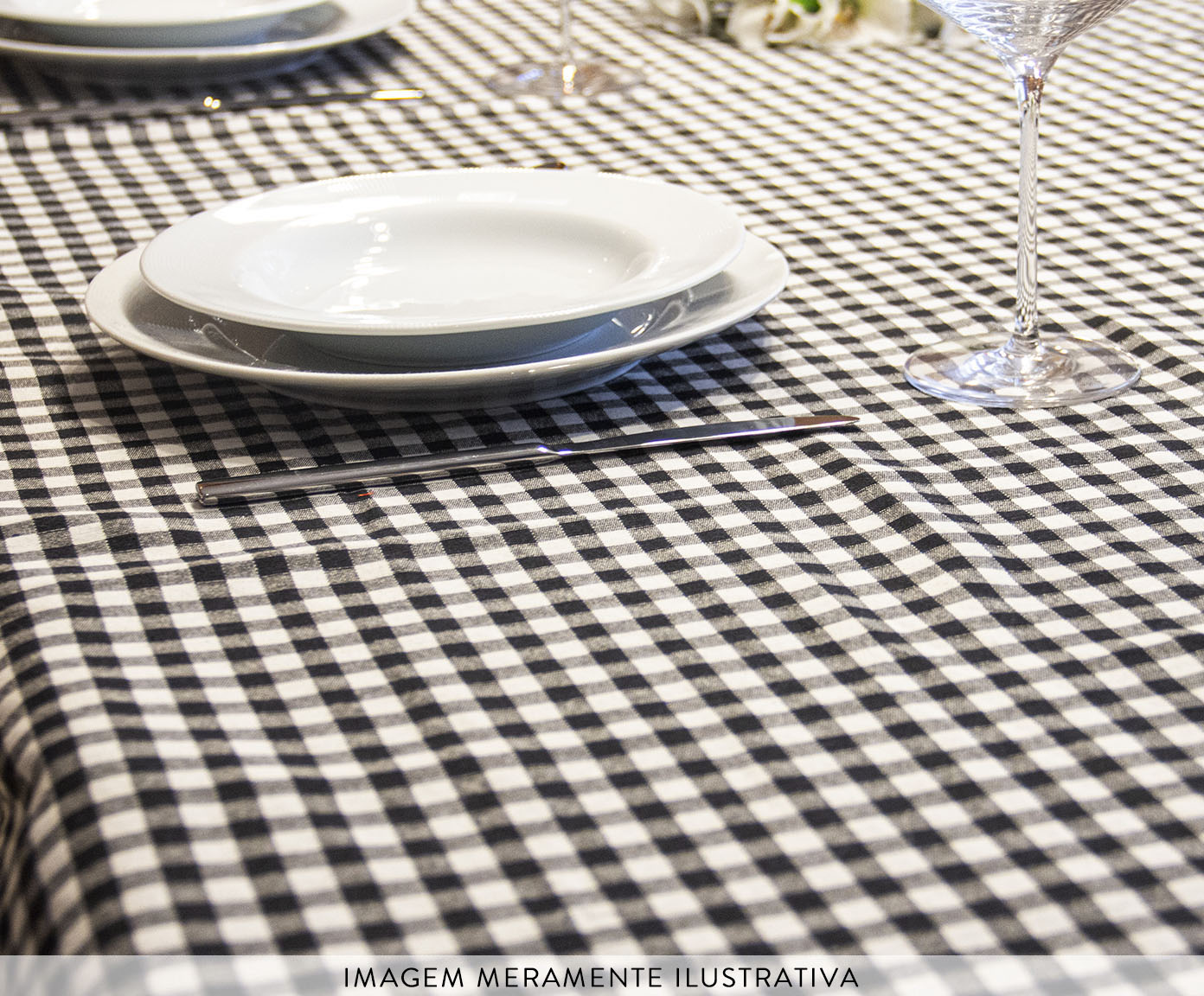 Toalha de Mesa Xadrez Preto e Branco - image 1
