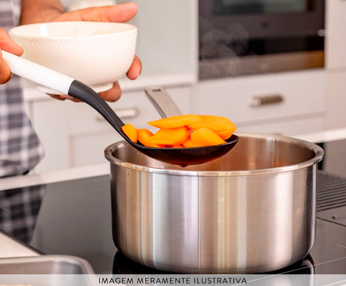 Colher Perfurada em Nylon para Servir Kitchenaid Branca image number 4