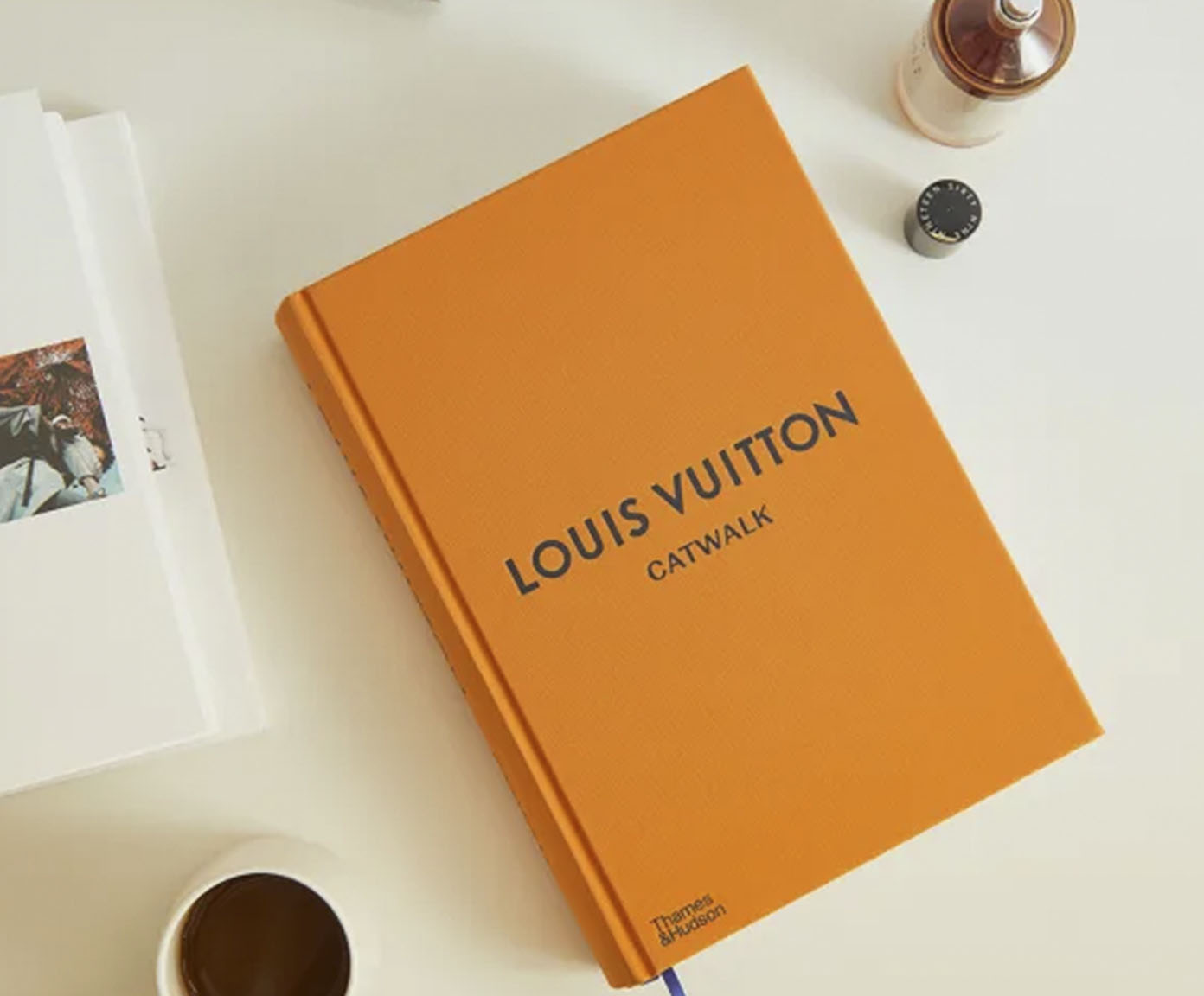 Livro "Louis Vuitton - Catwalk" - image 1