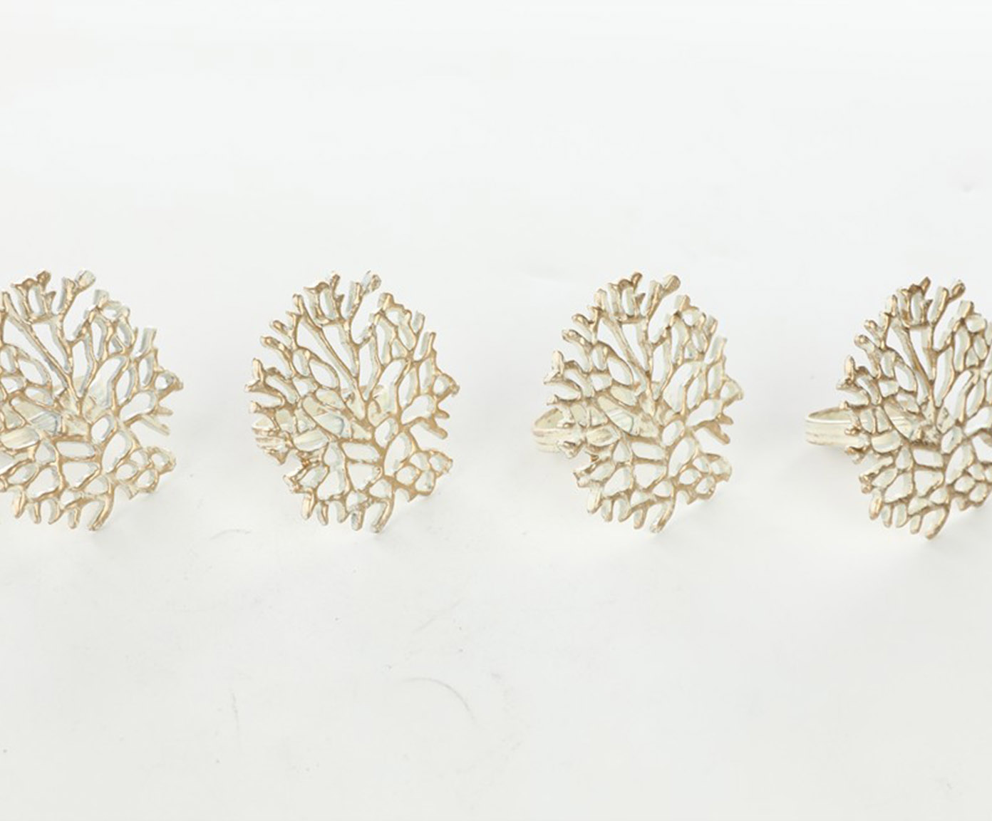 Jogo de An&eacute;is para Guardanapo Naturis Branco e Dourado image number 2