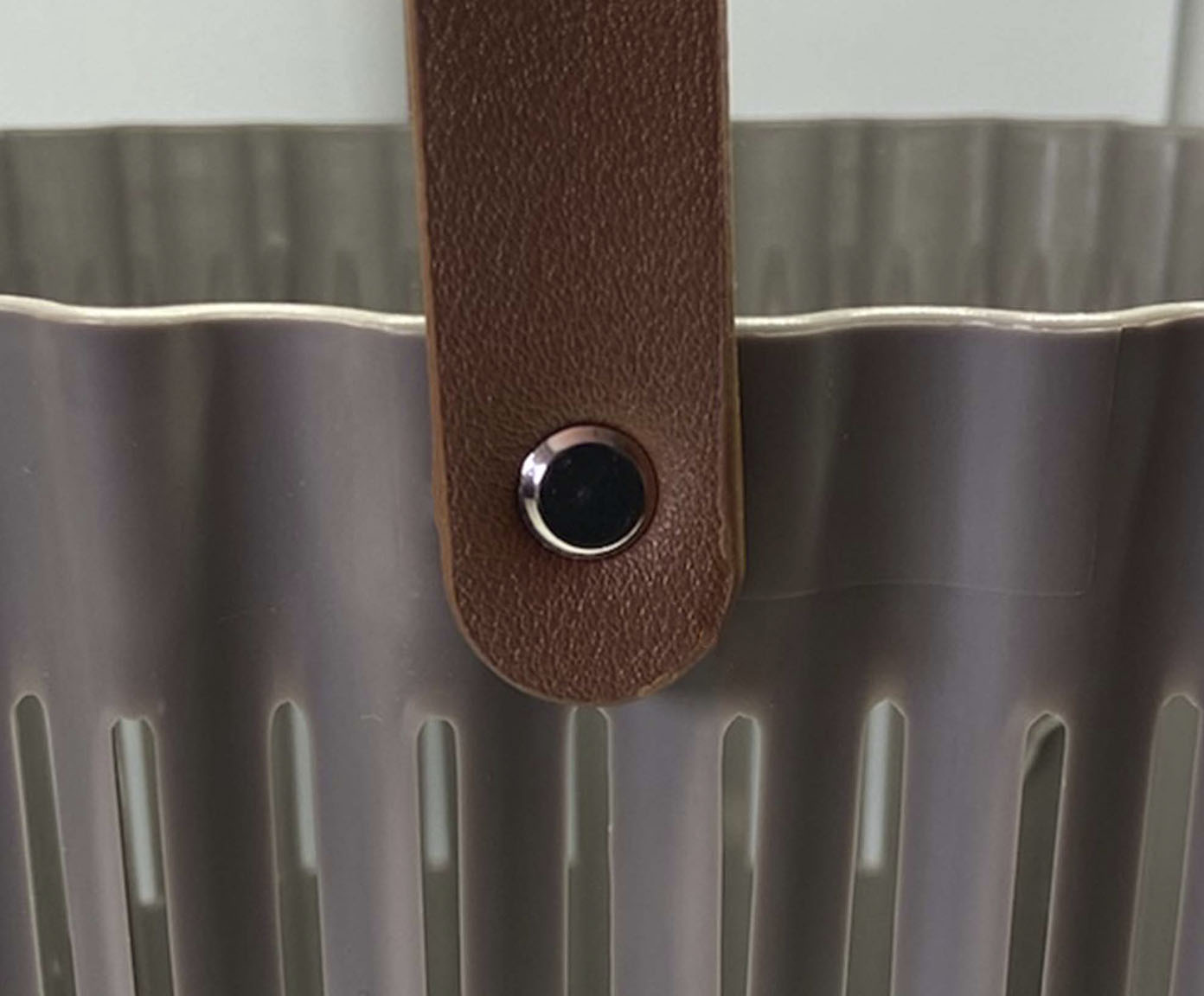 Cesta Leather Hagers Cinza image number 2