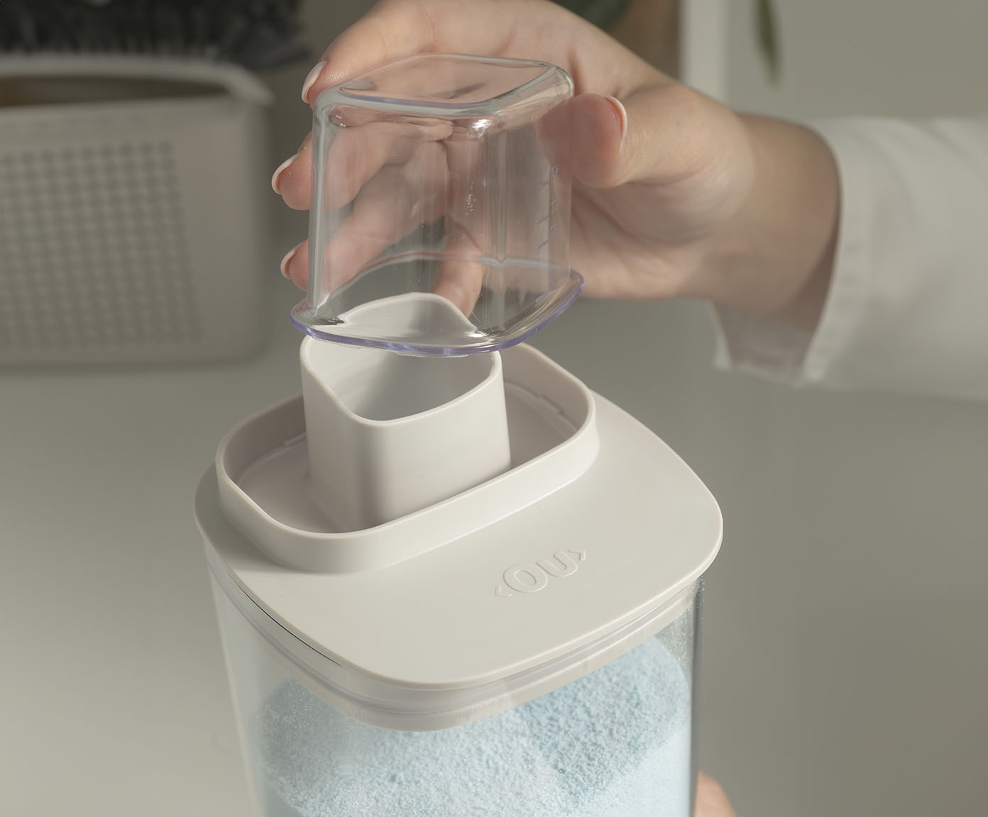 Dispenser Quadrado Flow Fechado Bege e Transparente image number 3