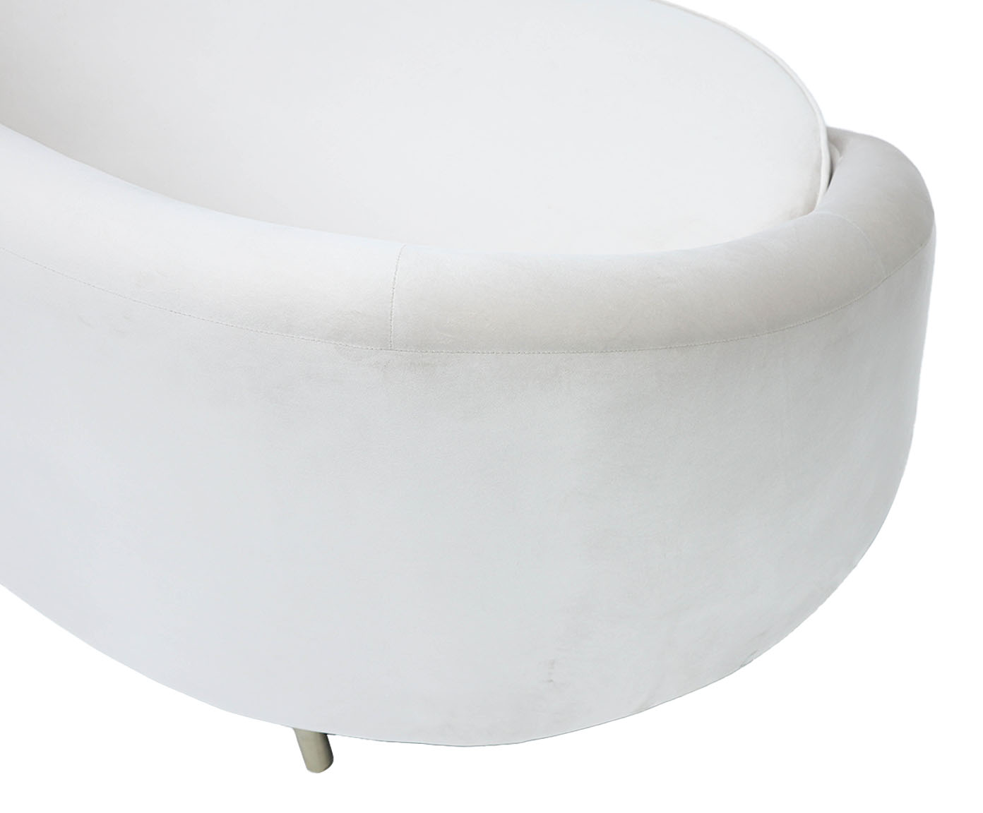 Sof&aacute; em Veludo Jayne com P&eacute;s Dourados - Off White image number 8