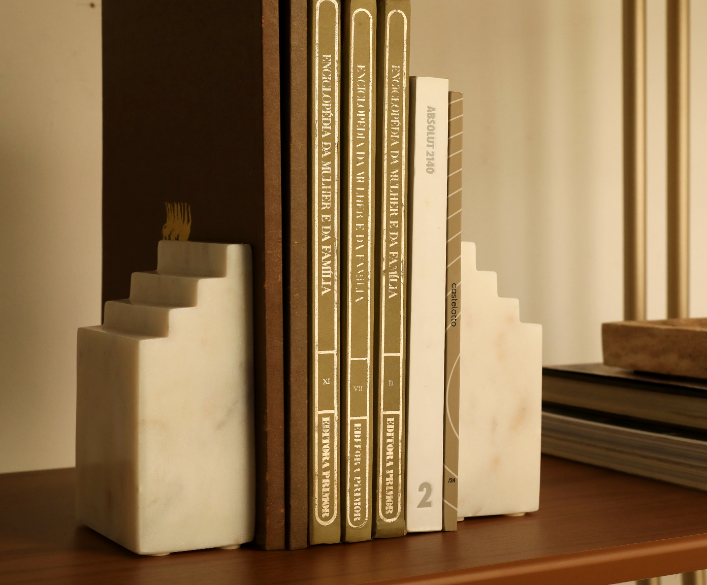 Aparador de Livros em M&aacute;rmore Atlas Branco - image 1