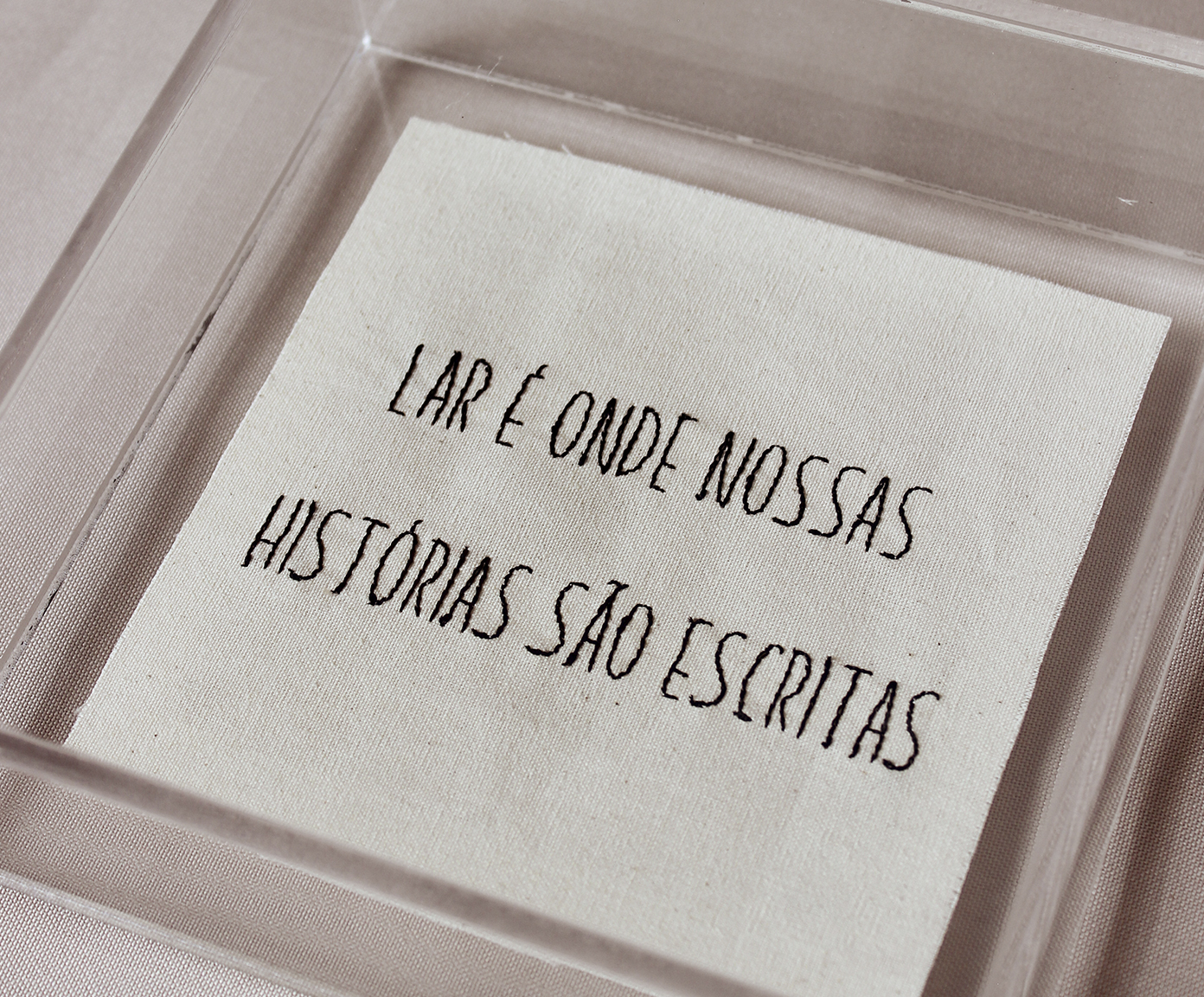 Quadro em Acr&iacute;lico "Bordado Hist&oacute;rias" - image 1