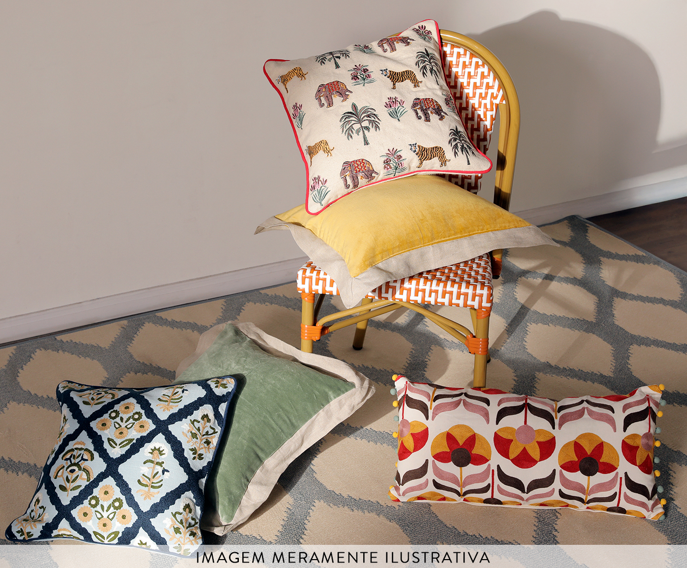Capa de Almofada Bordada Mayta com pompoms - image 1