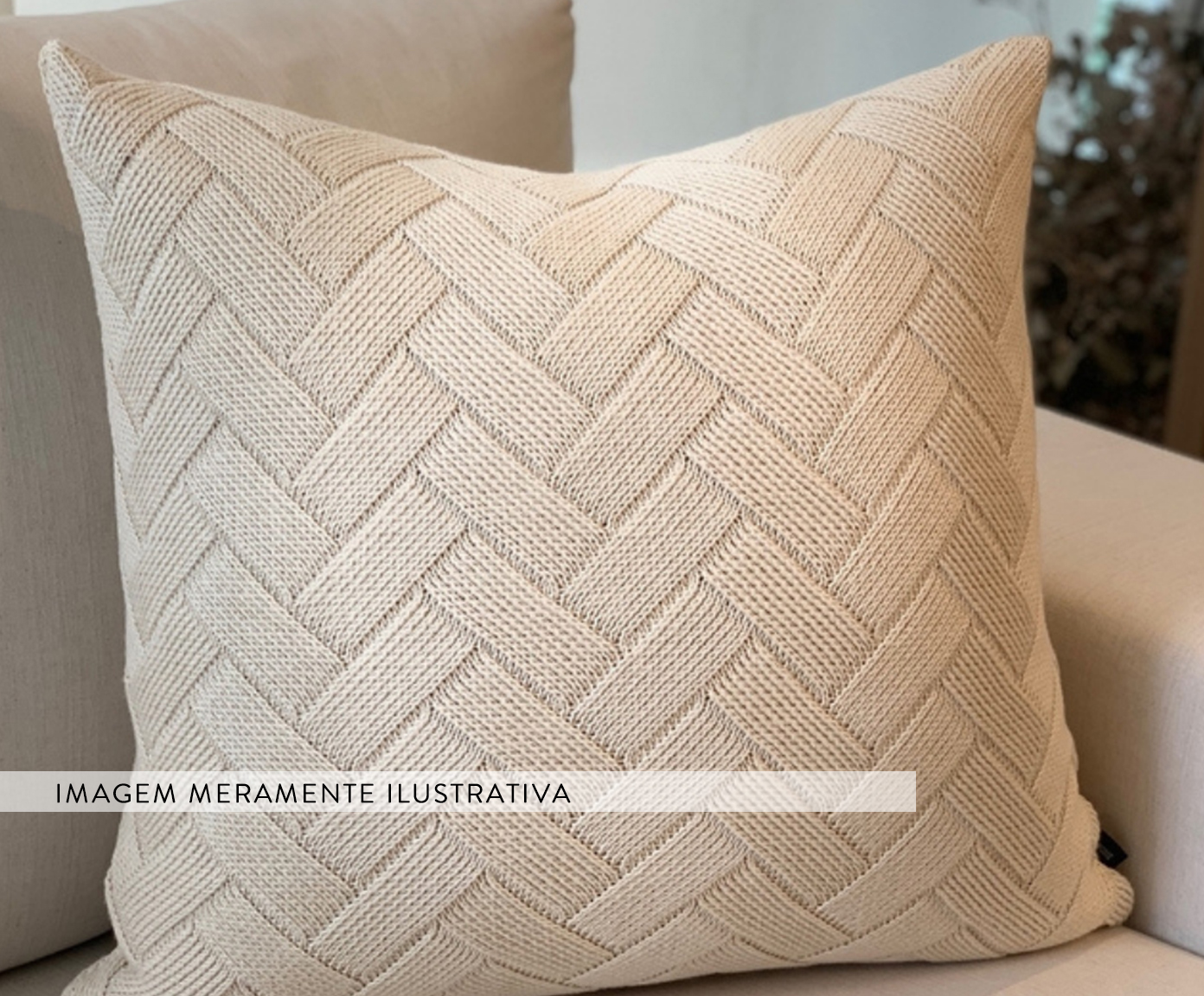 Almofada em Tric&ocirc; Geom&eacute;trico - Off White - image 1